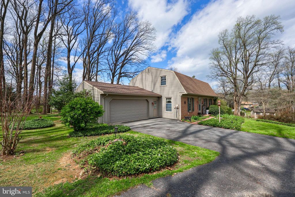 Photo of 8 Elk Circle, NEW PROVIDENCE, PA 17560 (MLS # PALA2084192)