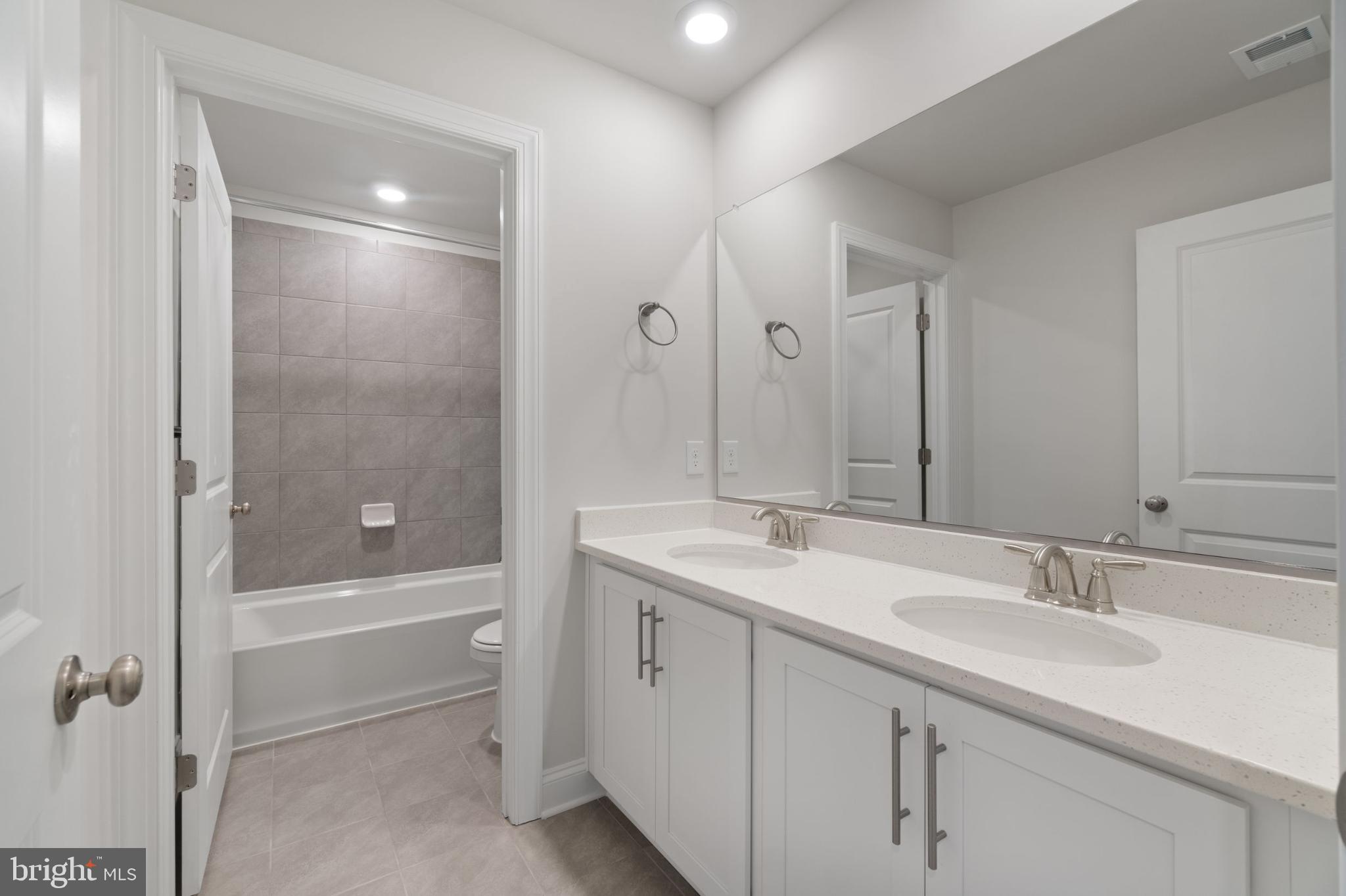 GREENWOOD VILLAGE - Residential