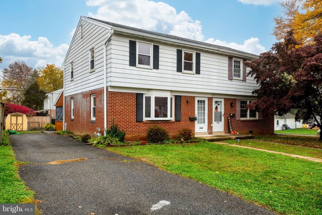 Photo of 1749 Hemlock Road, Lancaster, PA 17603 (MLS # PALA2043240)