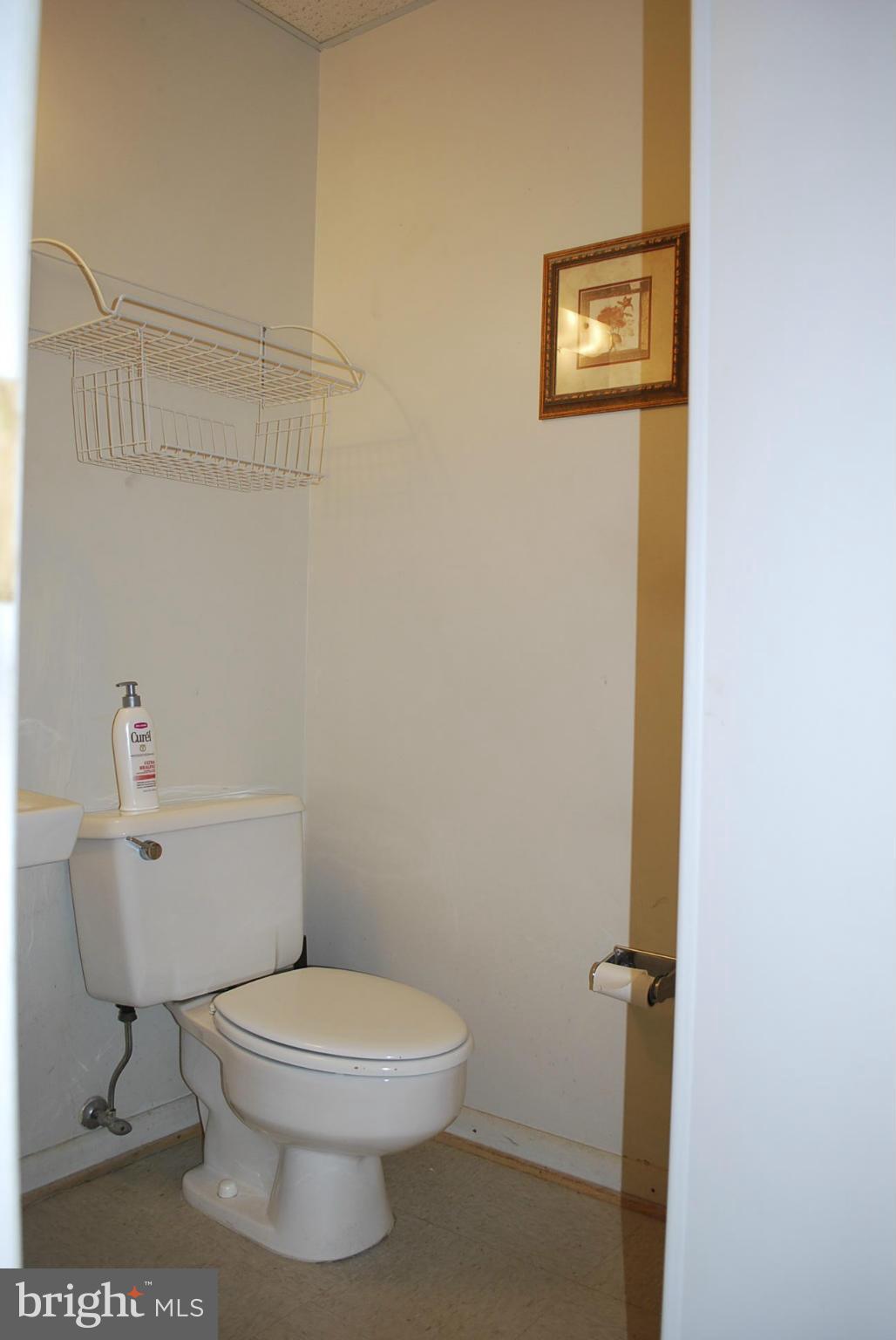 LAKE RIDGE EXECUTIVE PARK - Commercial Lease