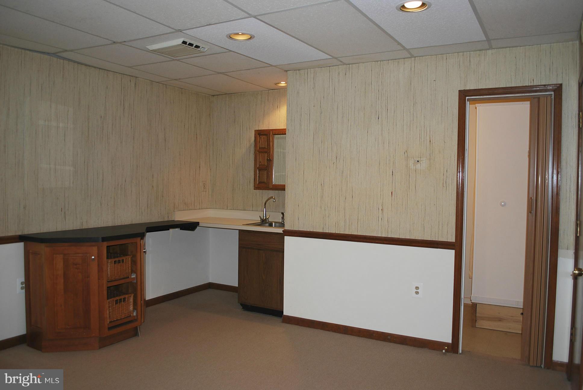 LAKE RIDGE EXECUTIVE PARK - Commercial Lease