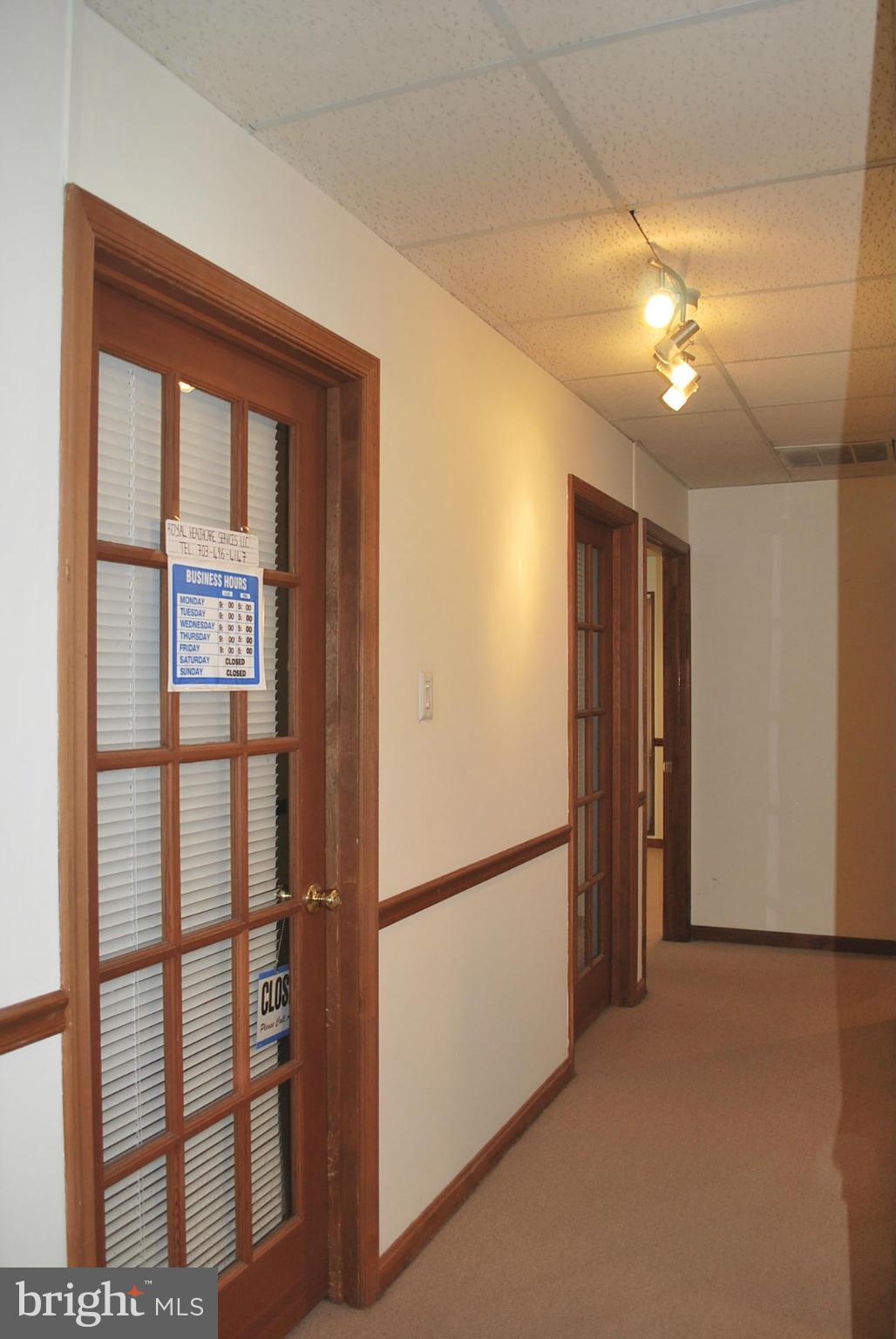 LAKE RIDGE EXECUTIVE PARK - Commercial Lease