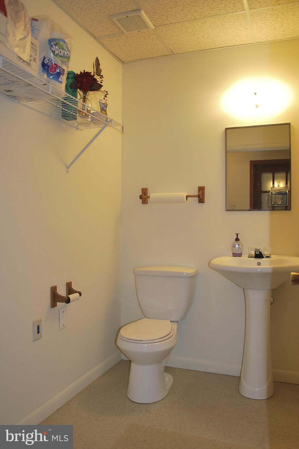 LAKE RIDGE EXECUTIVE PARK - Commercial Lease