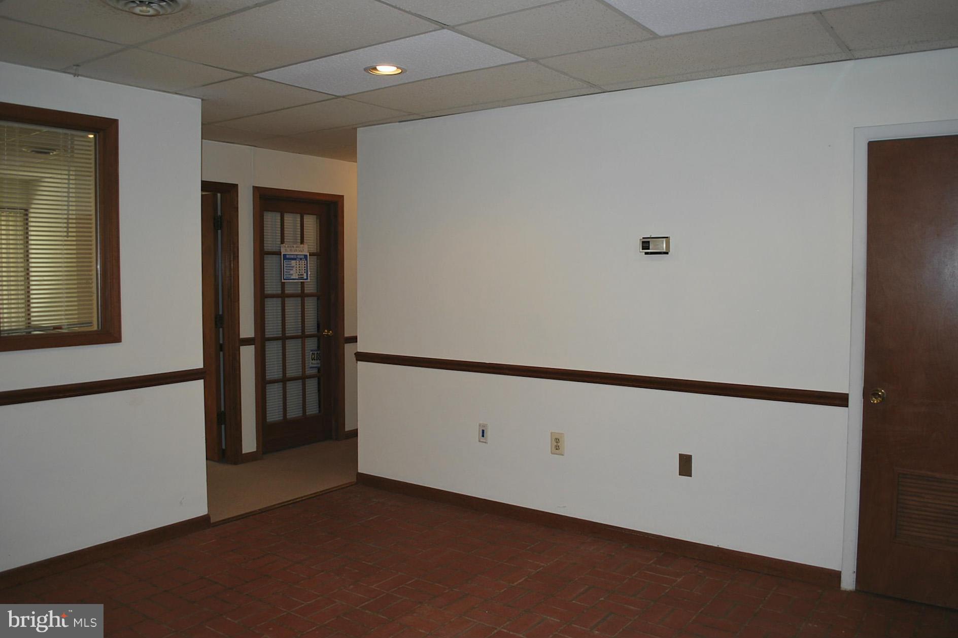 LAKE RIDGE EXECUTIVE PARK - Commercial Lease