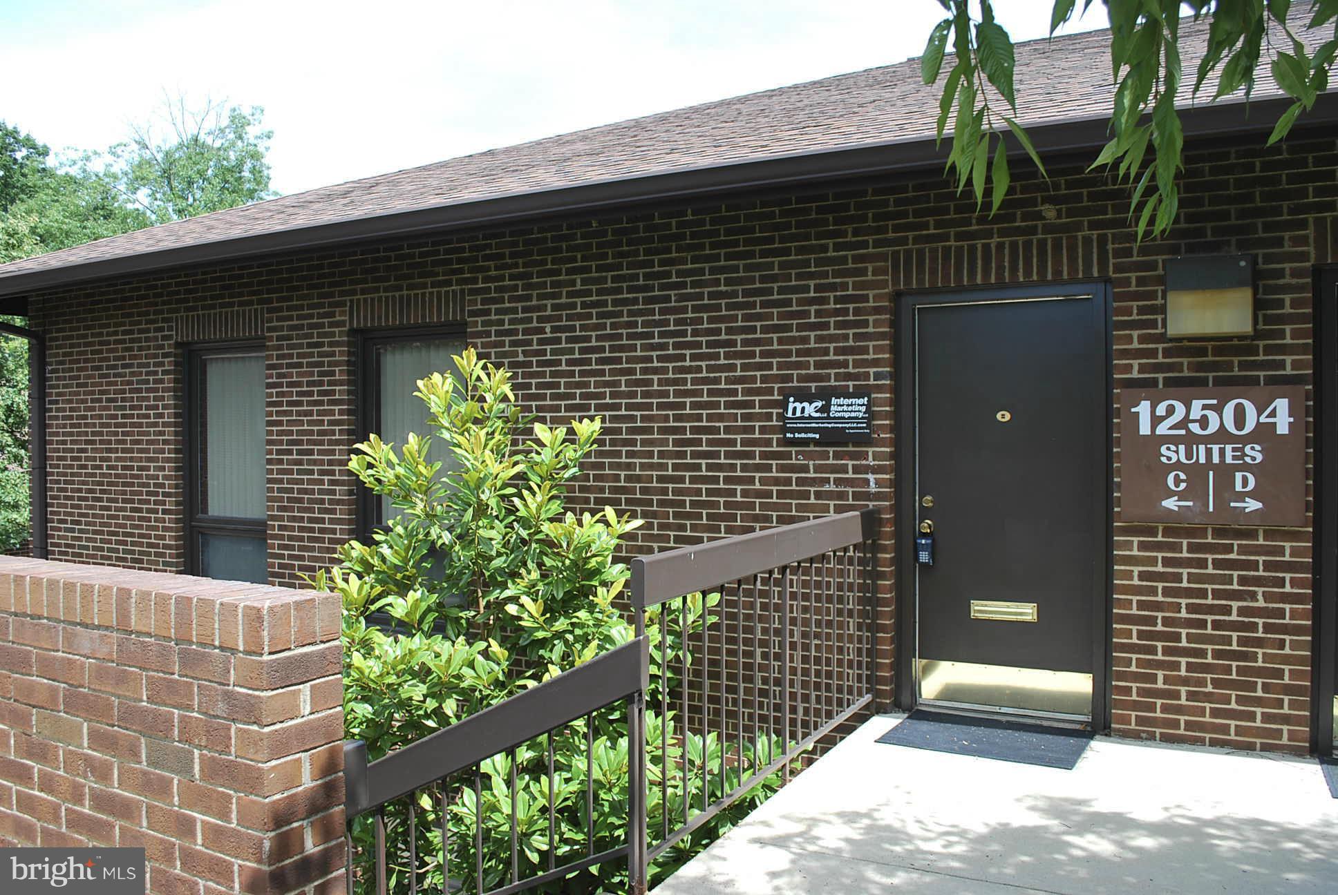 LAKE RIDGE EXECUTIVE PARK - Commercial Lease