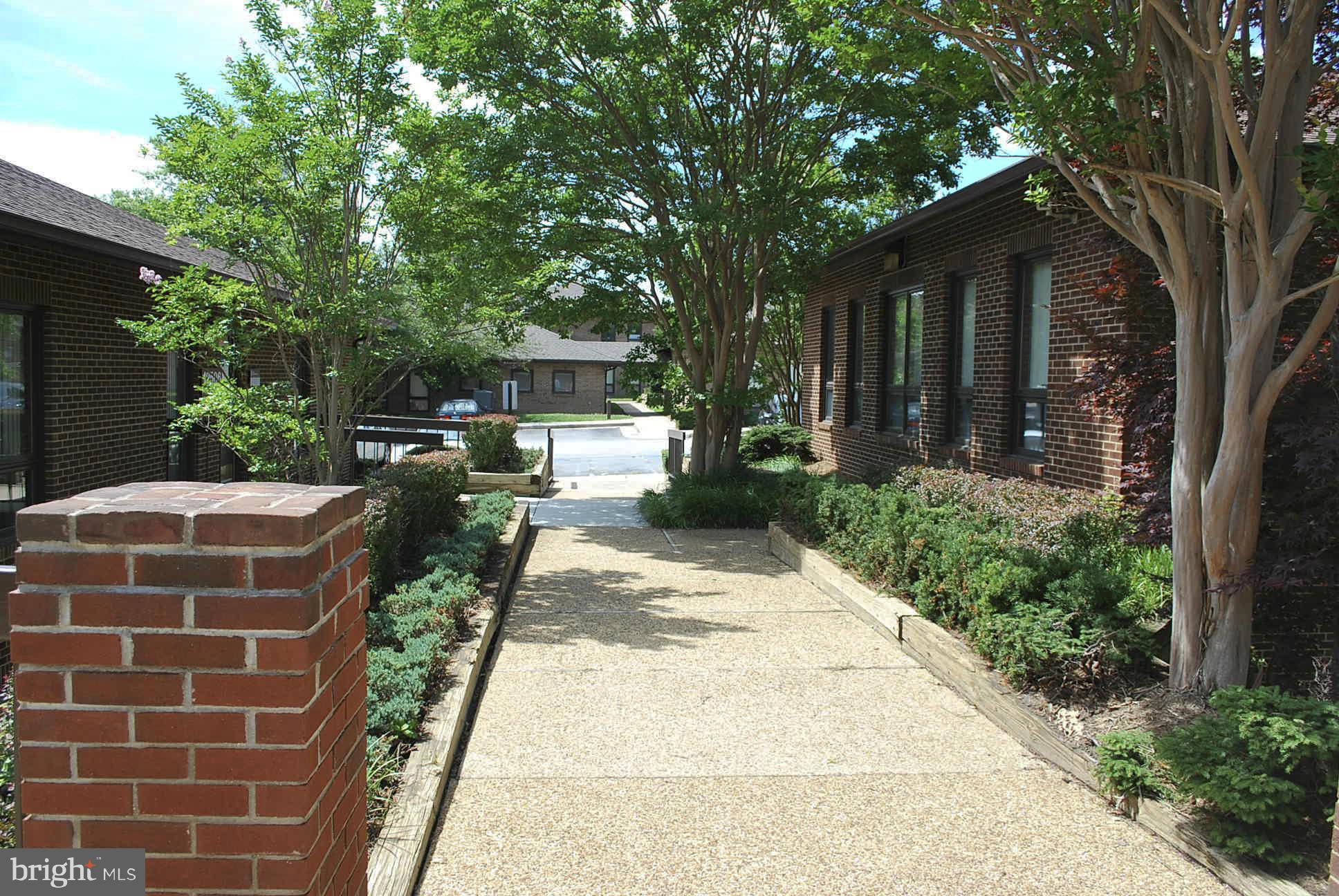 LAKE RIDGE EXECUTIVE PARK - Commercial Lease
