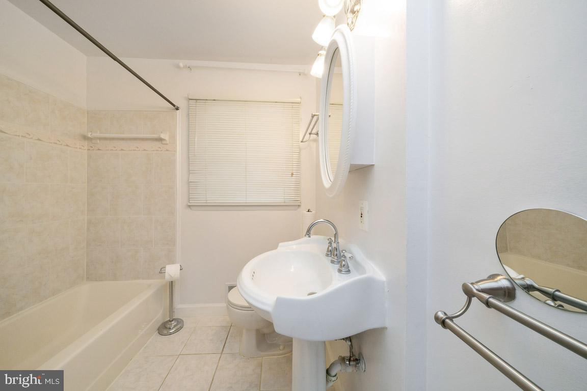 YORKSHIRE KNOLLS - Residential