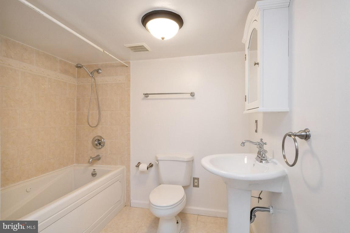 YORKSHIRE KNOLLS - Residential