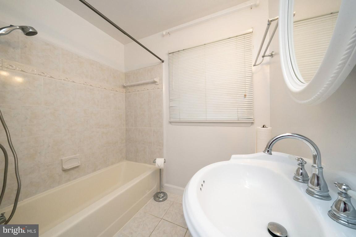 YORKSHIRE KNOLLS - Residential