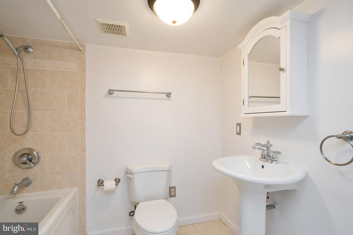 YORKSHIRE KNOLLS - Residential