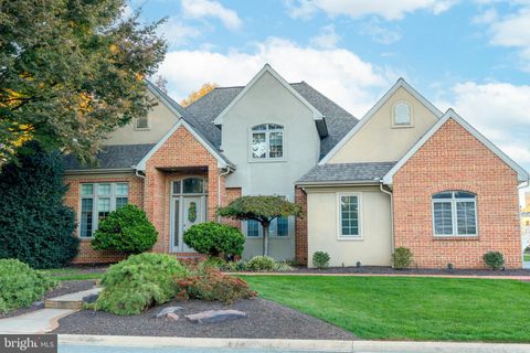 Photo of 826 Bent Creek Drive, LITITZ, PA 17543 (MLS # PALA2079118)