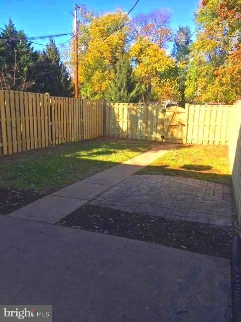 ROCK SPRING - Residential Lease