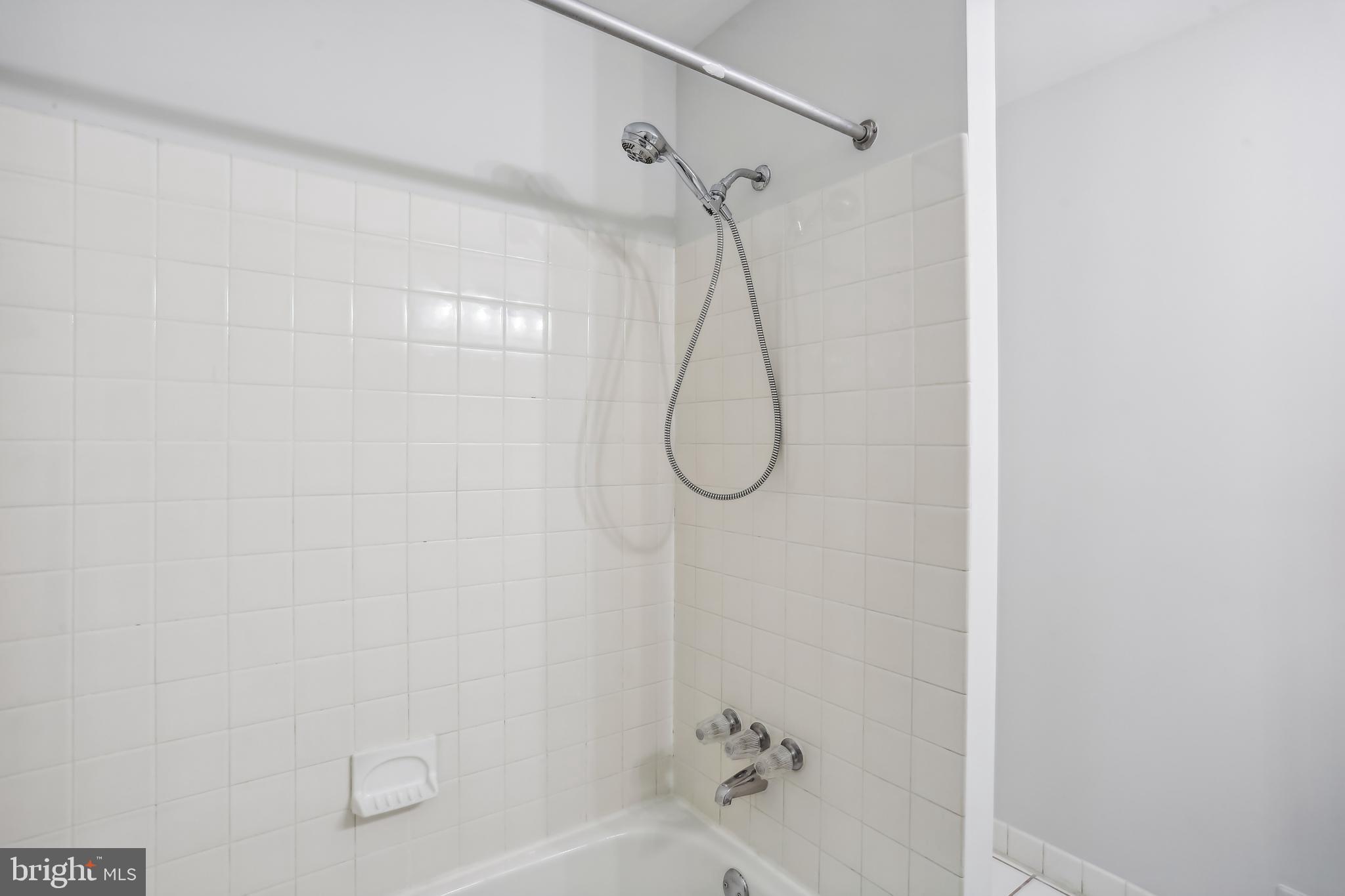 OLD GEORGETOWN VILLAGE - Residential Lease