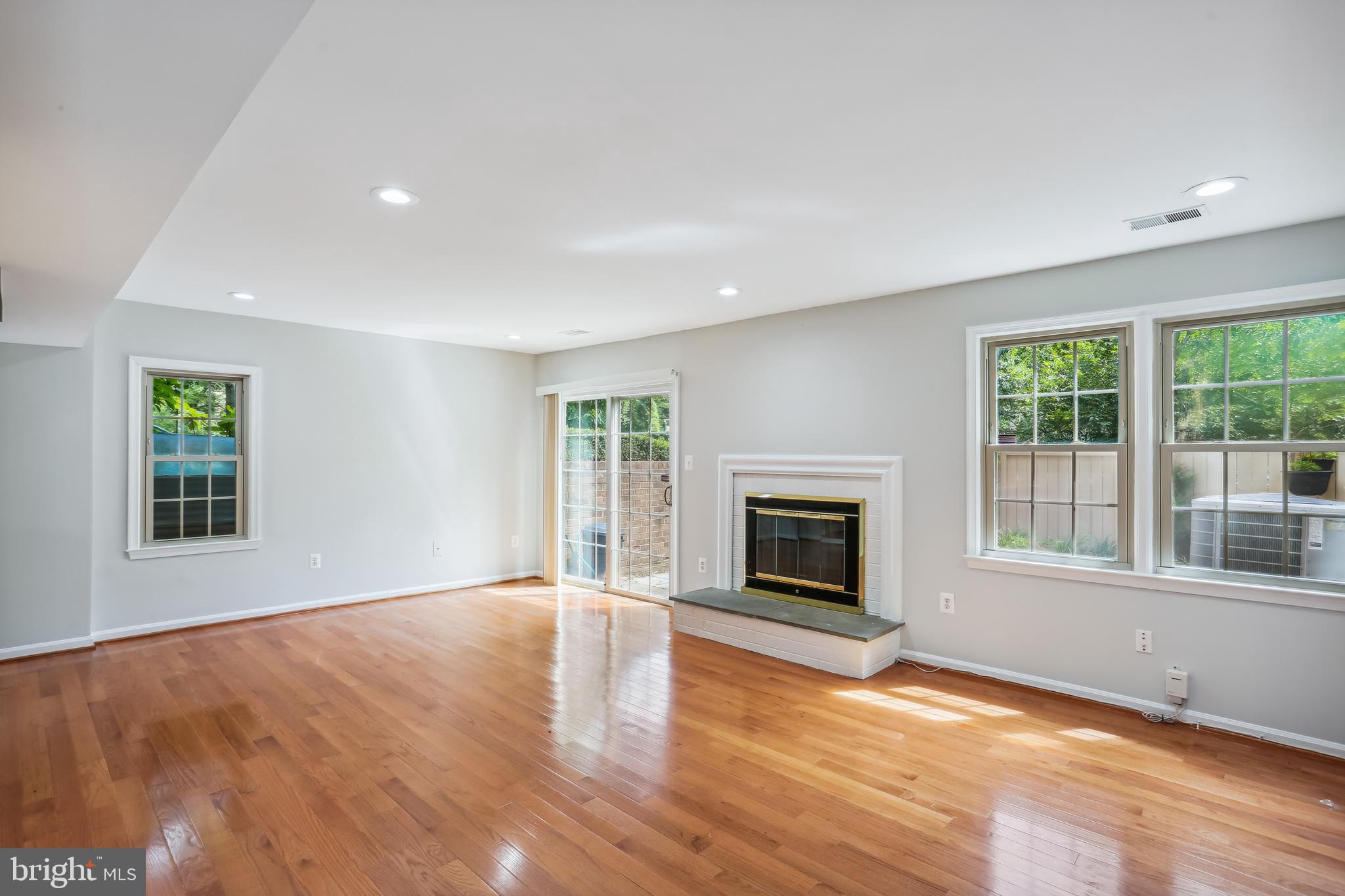 OLD GEORGETOWN VILLAGE - Residential Lease