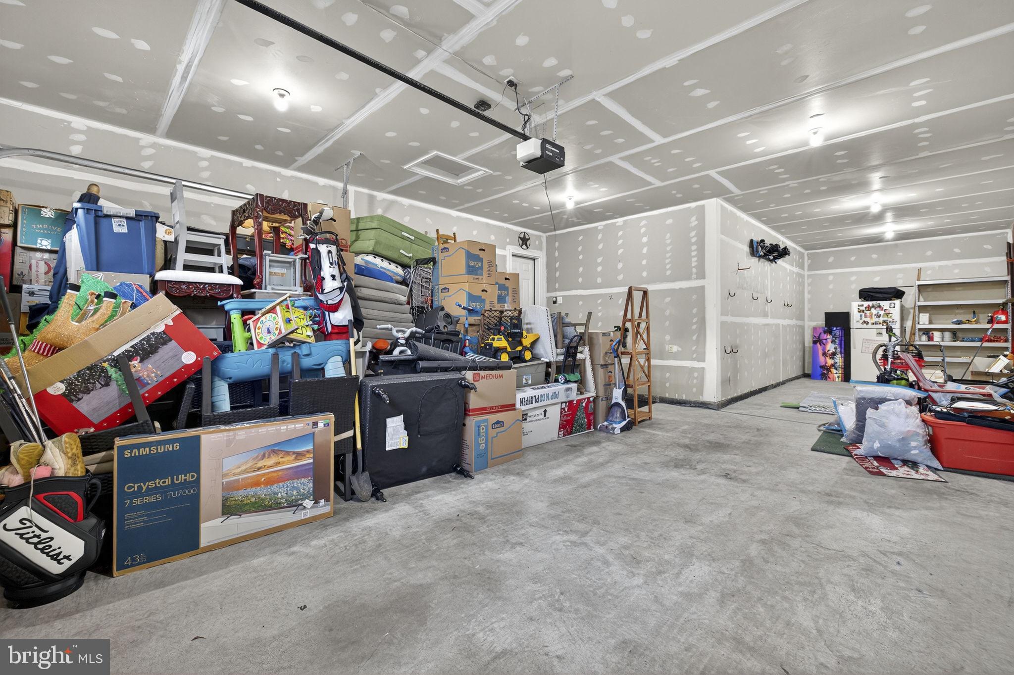 ROLLING HILLS ESTATES - Residential