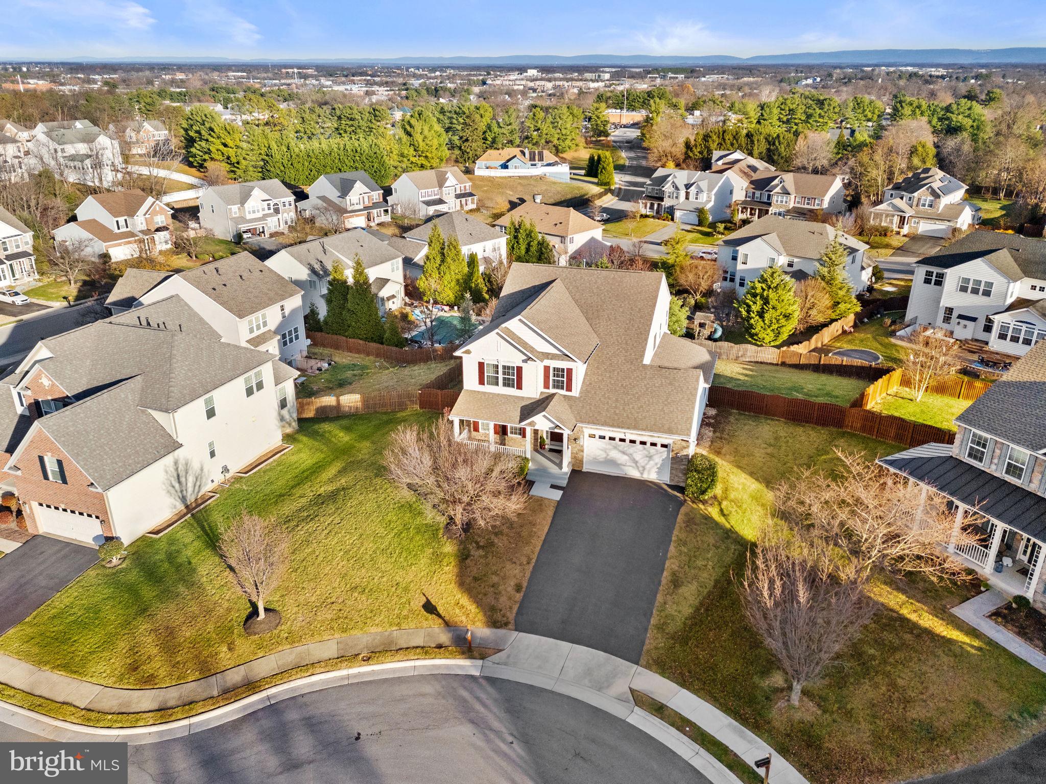 ROLLING HILLS ESTATES - Residential