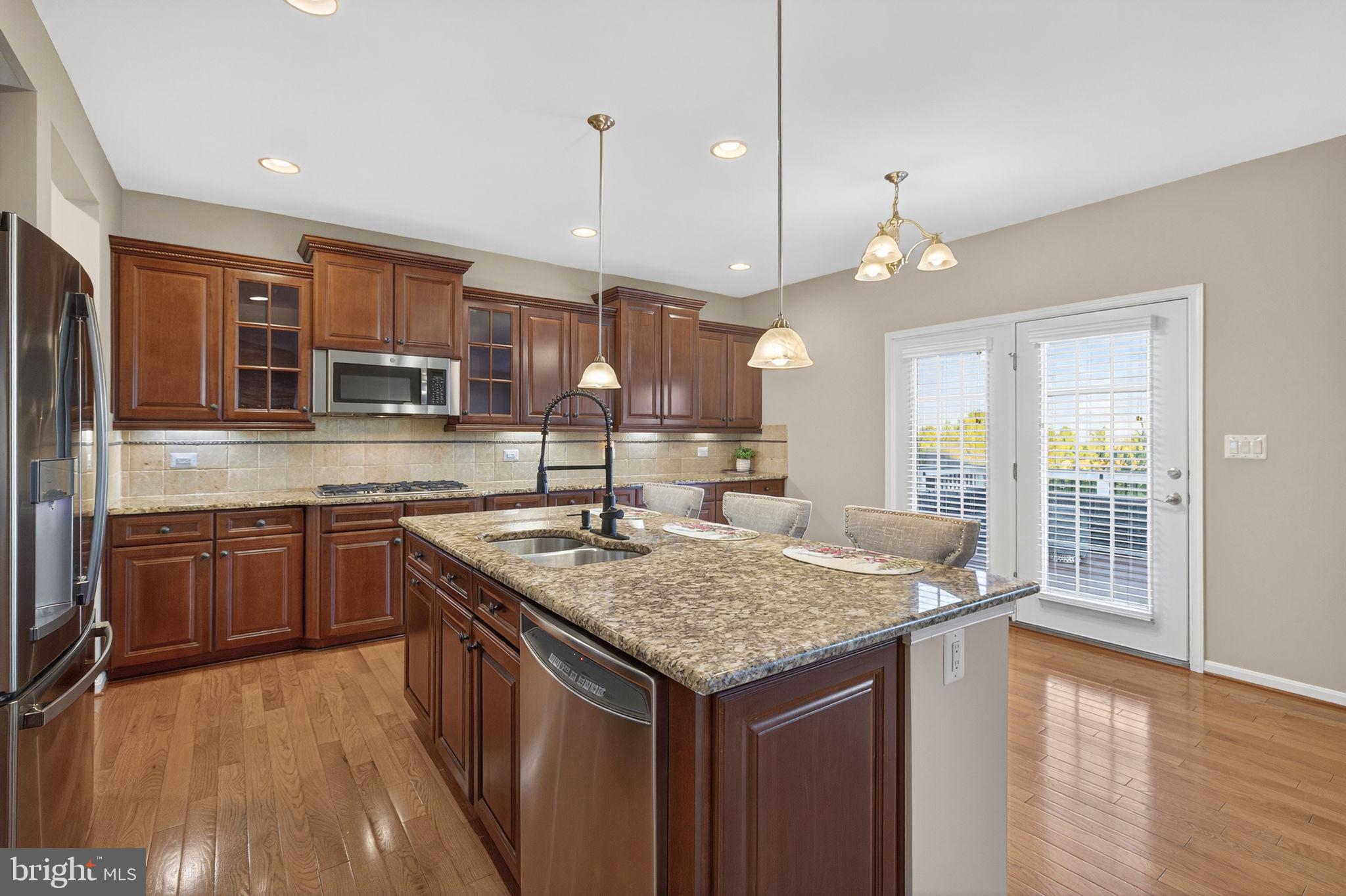 ROLLING HILLS ESTATES - Residential