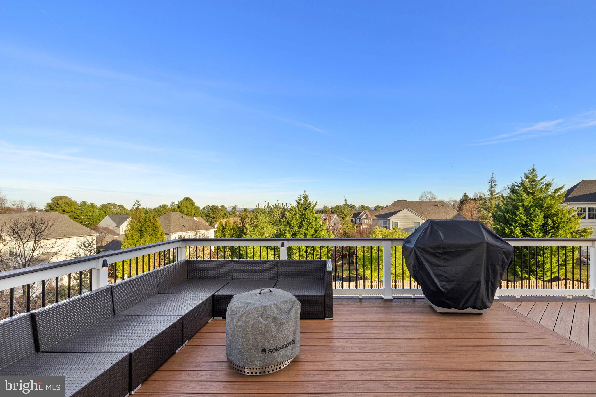 ROLLING HILLS ESTATES - Residential