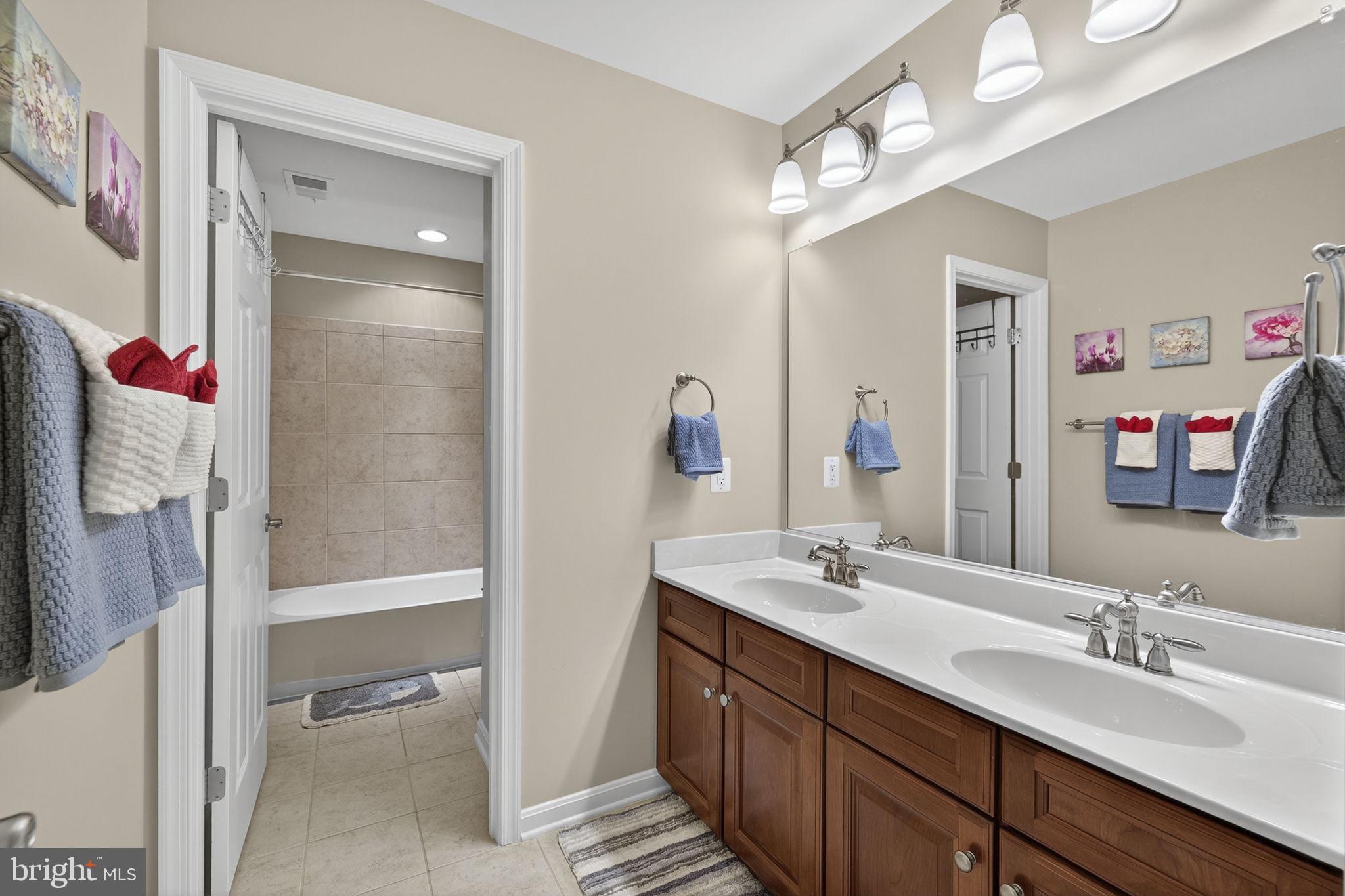 ROLLING HILLS ESTATES - Residential