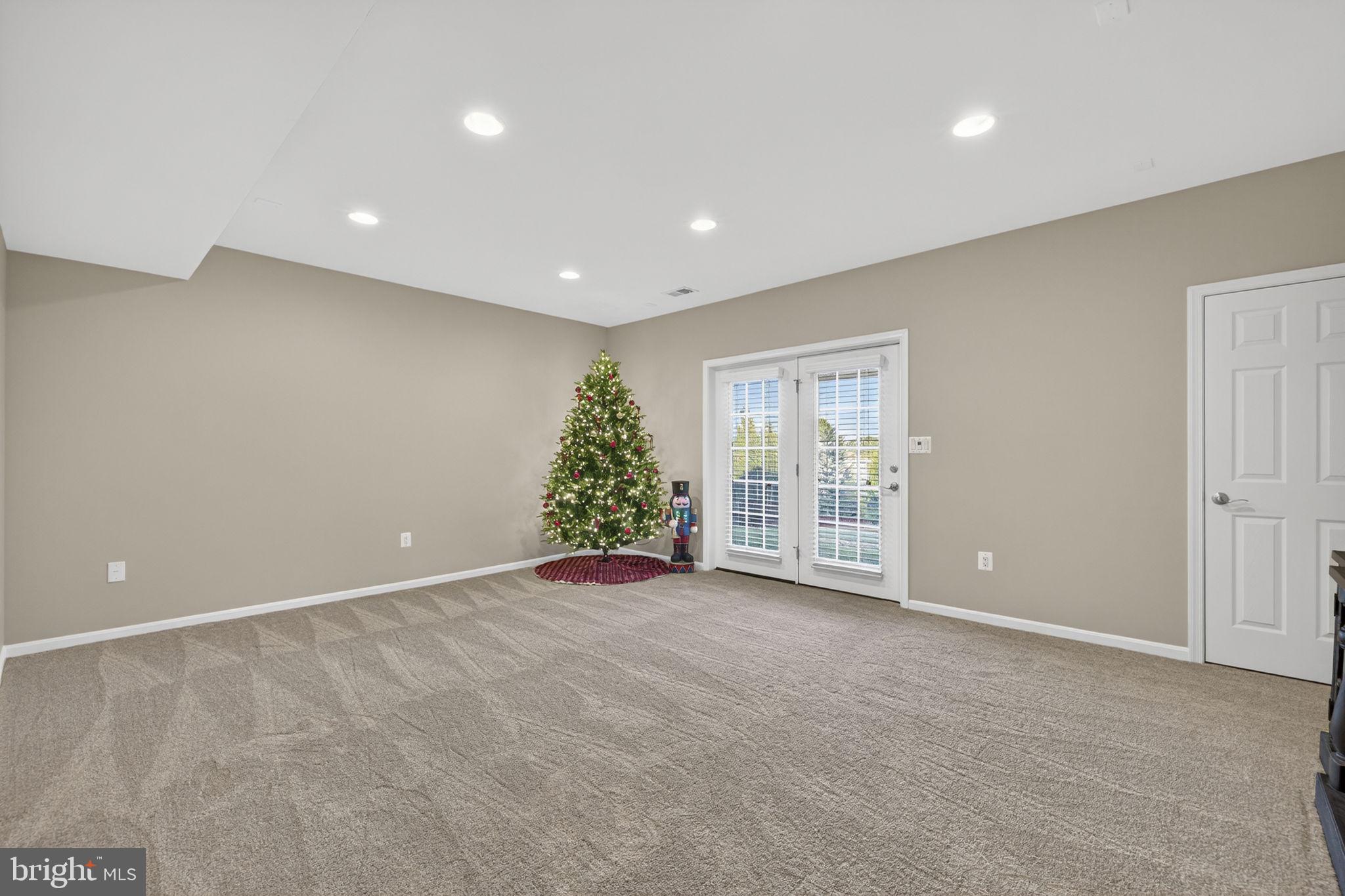 ROLLING HILLS ESTATES - Residential