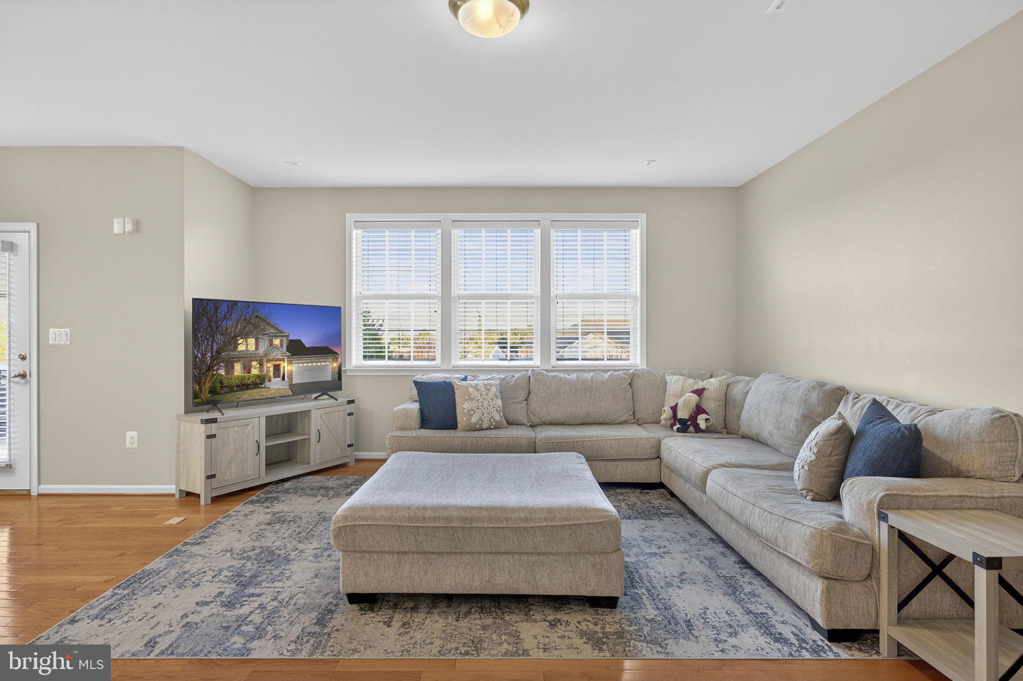 ROLLING HILLS ESTATES - Residential