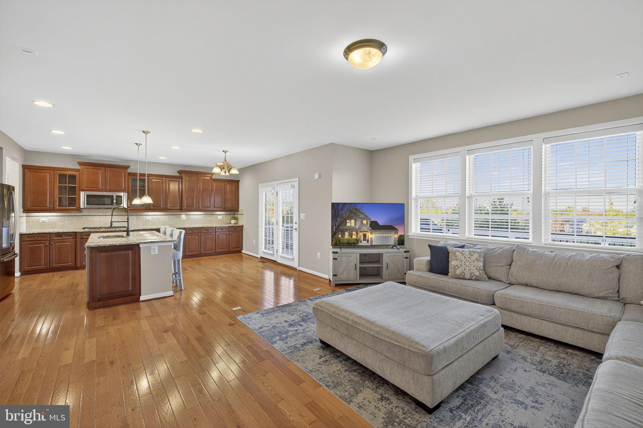 ROLLING HILLS ESTATES - Residential