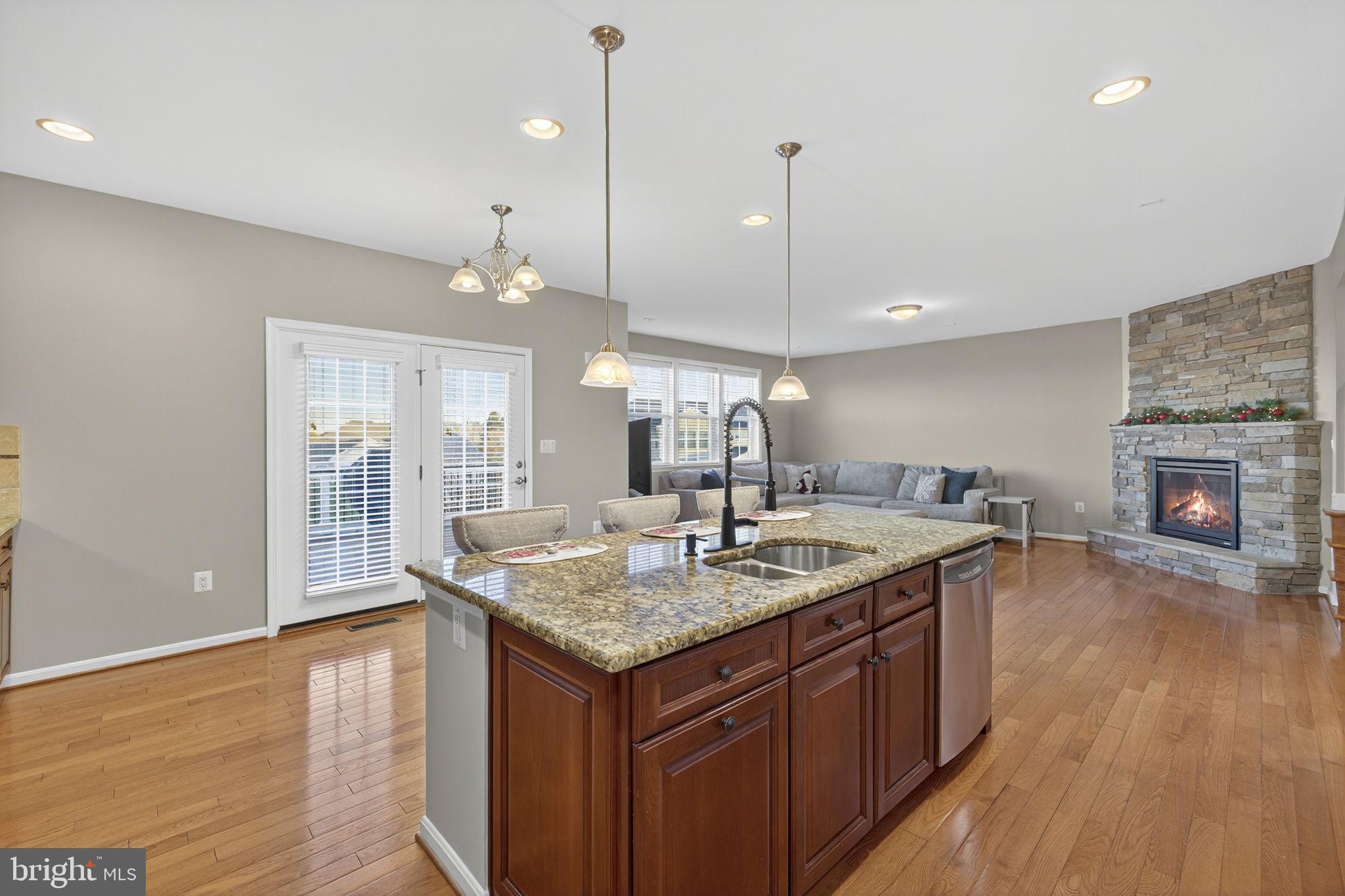 ROLLING HILLS ESTATES - Residential