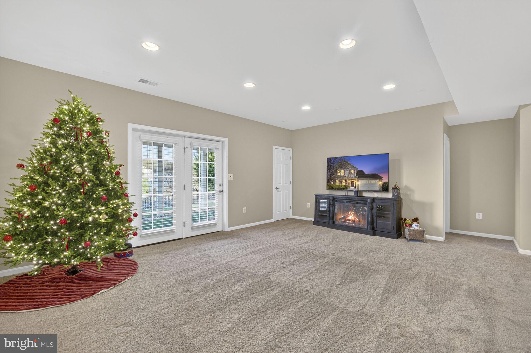 ROLLING HILLS ESTATES - Residential