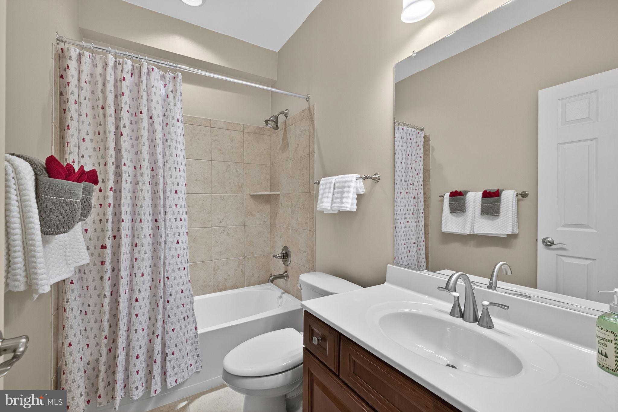 ROLLING HILLS ESTATES - Residential