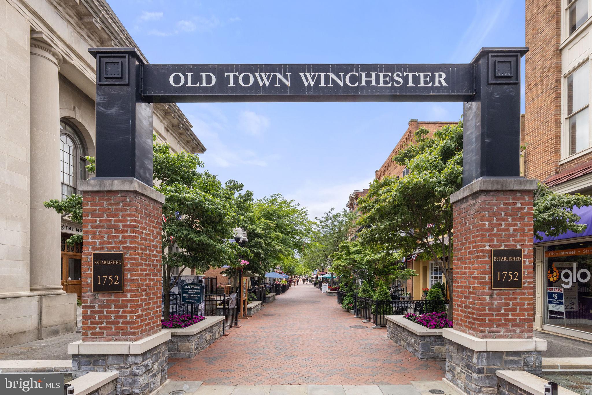 ROLLING HILLS ESTATES - Residential