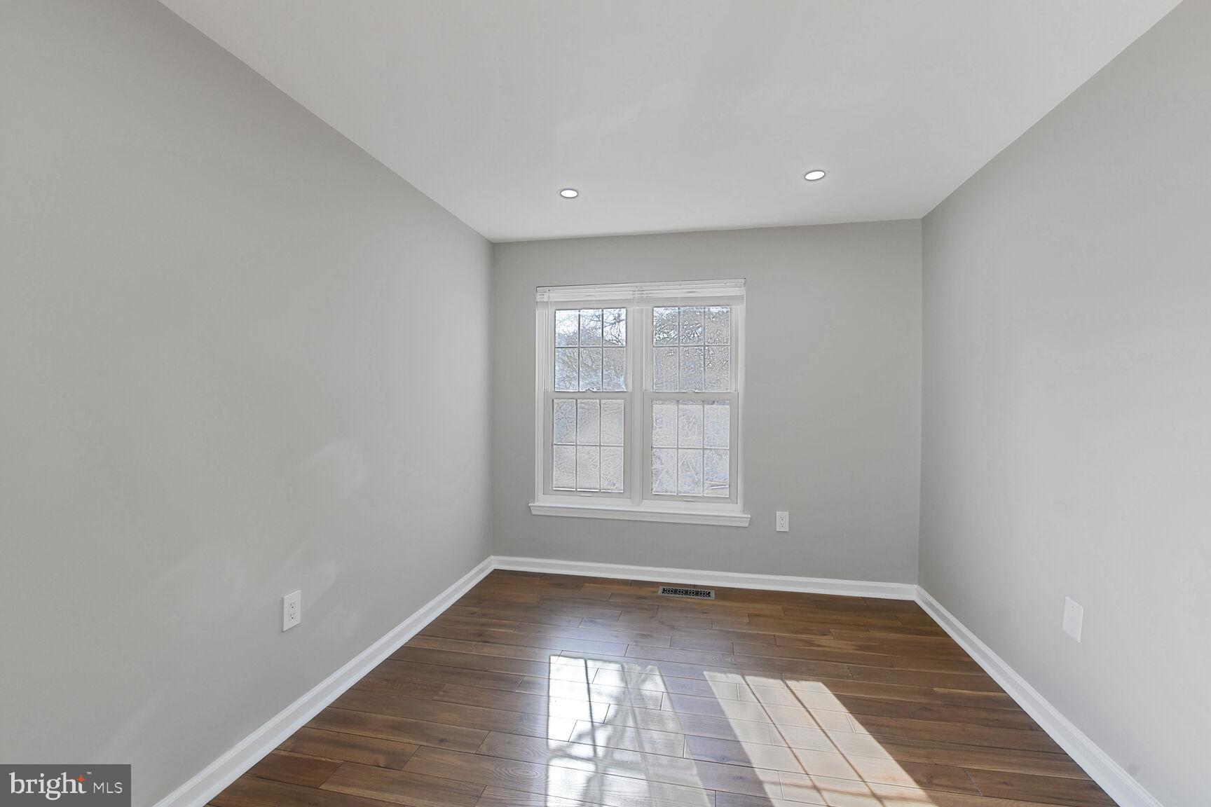 BURKE CENTRE - Residential