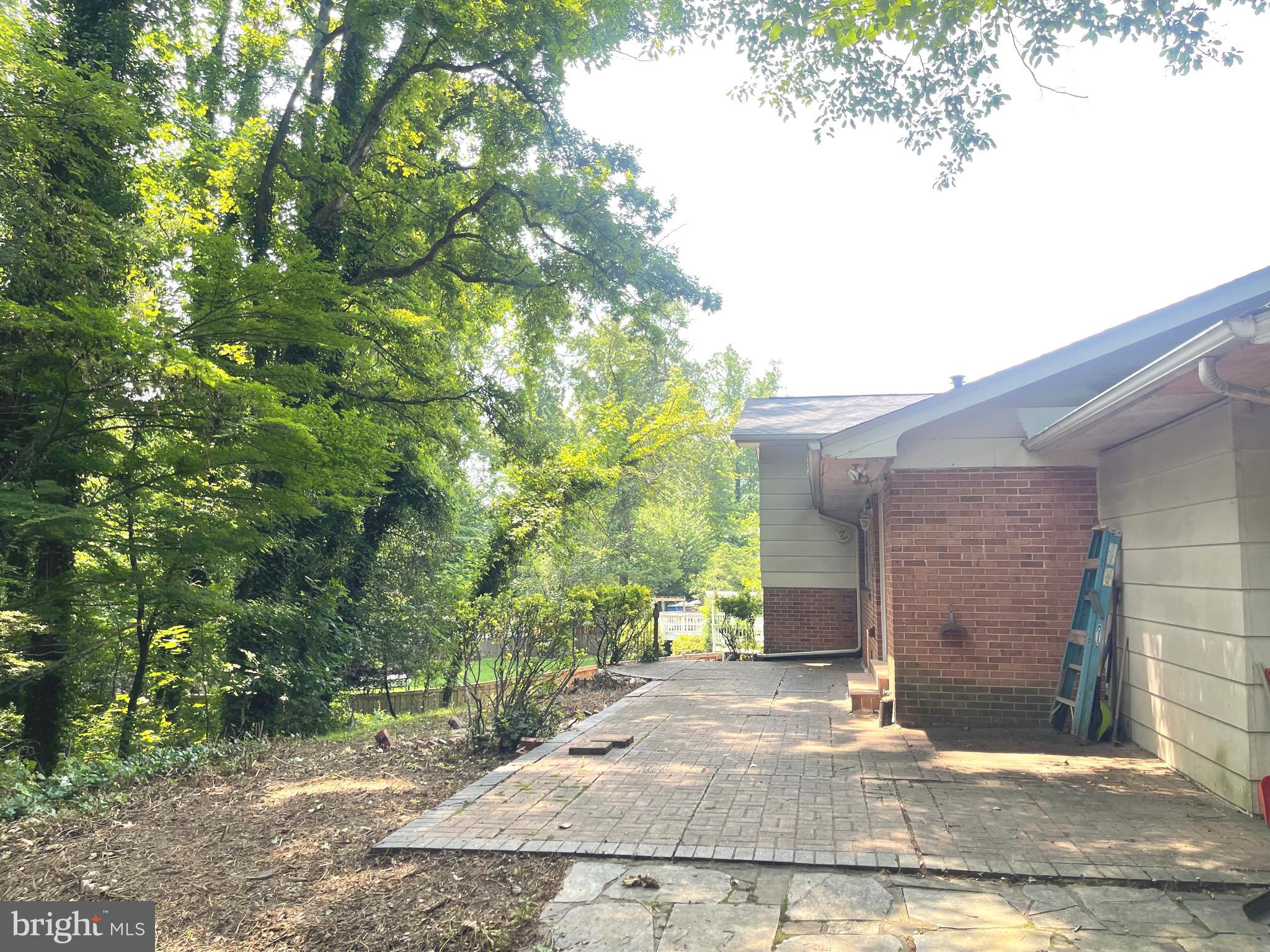 TALL OAKS - Residential