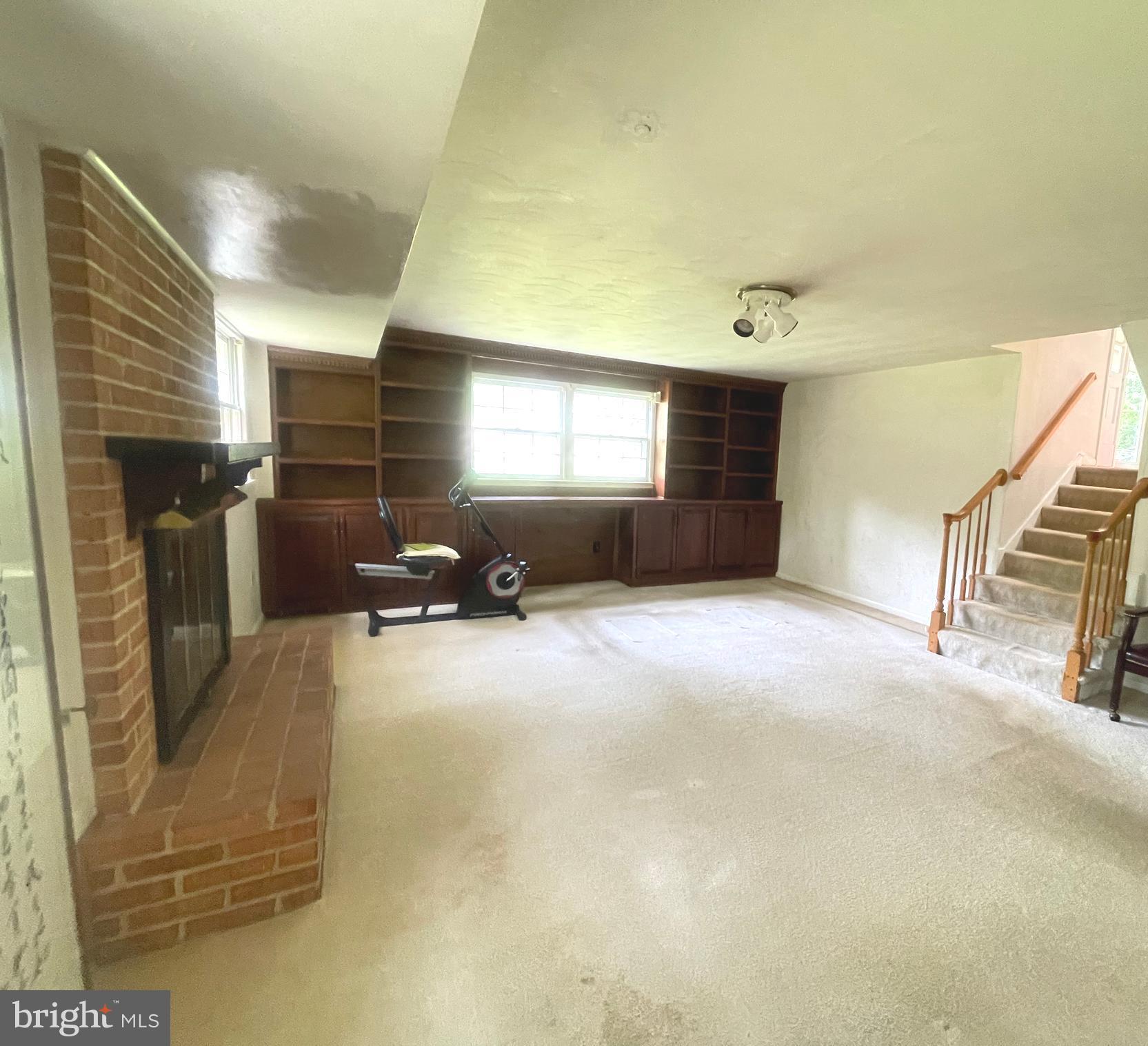 TALL OAKS - Residential