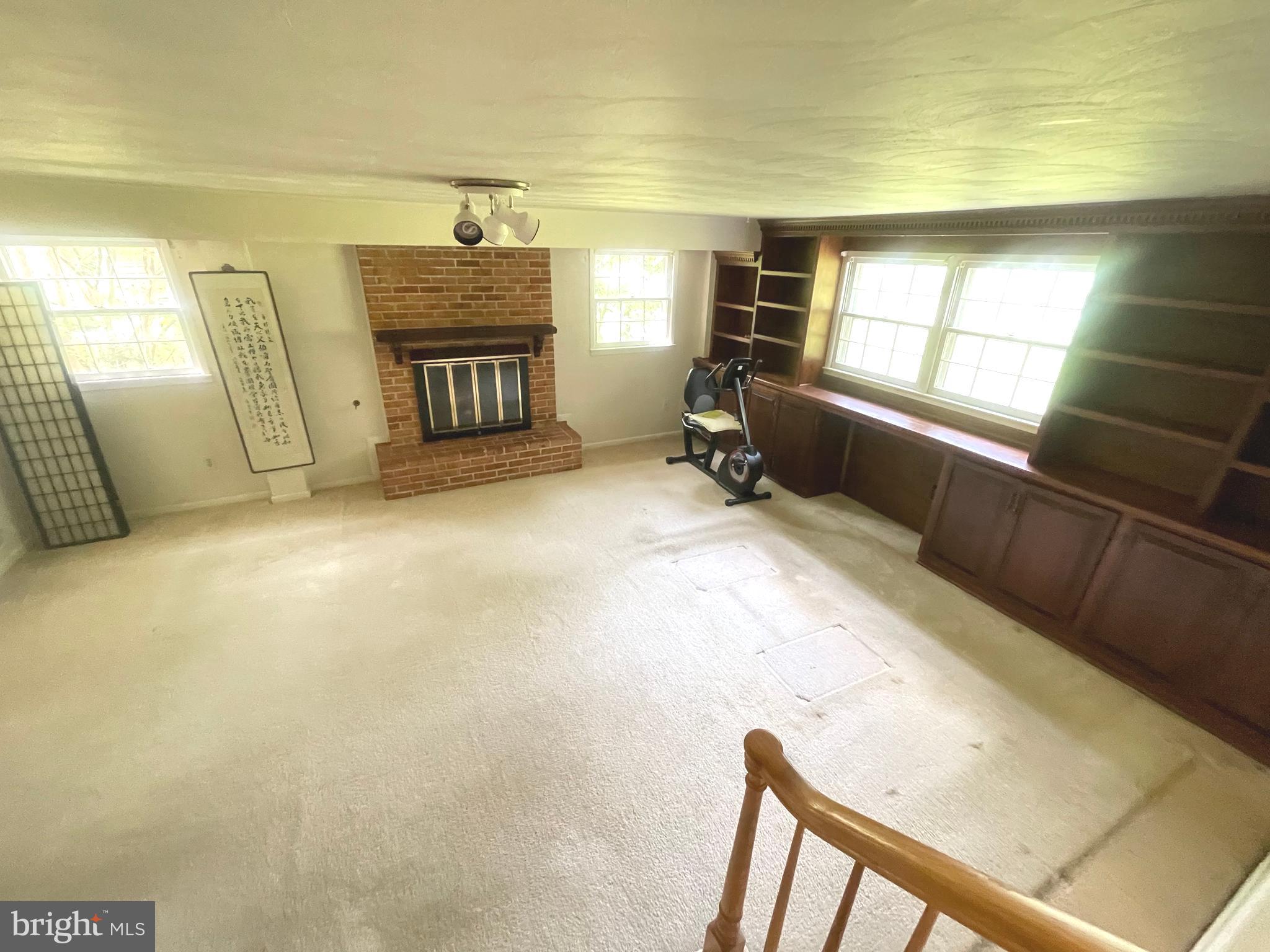 TALL OAKS - Residential