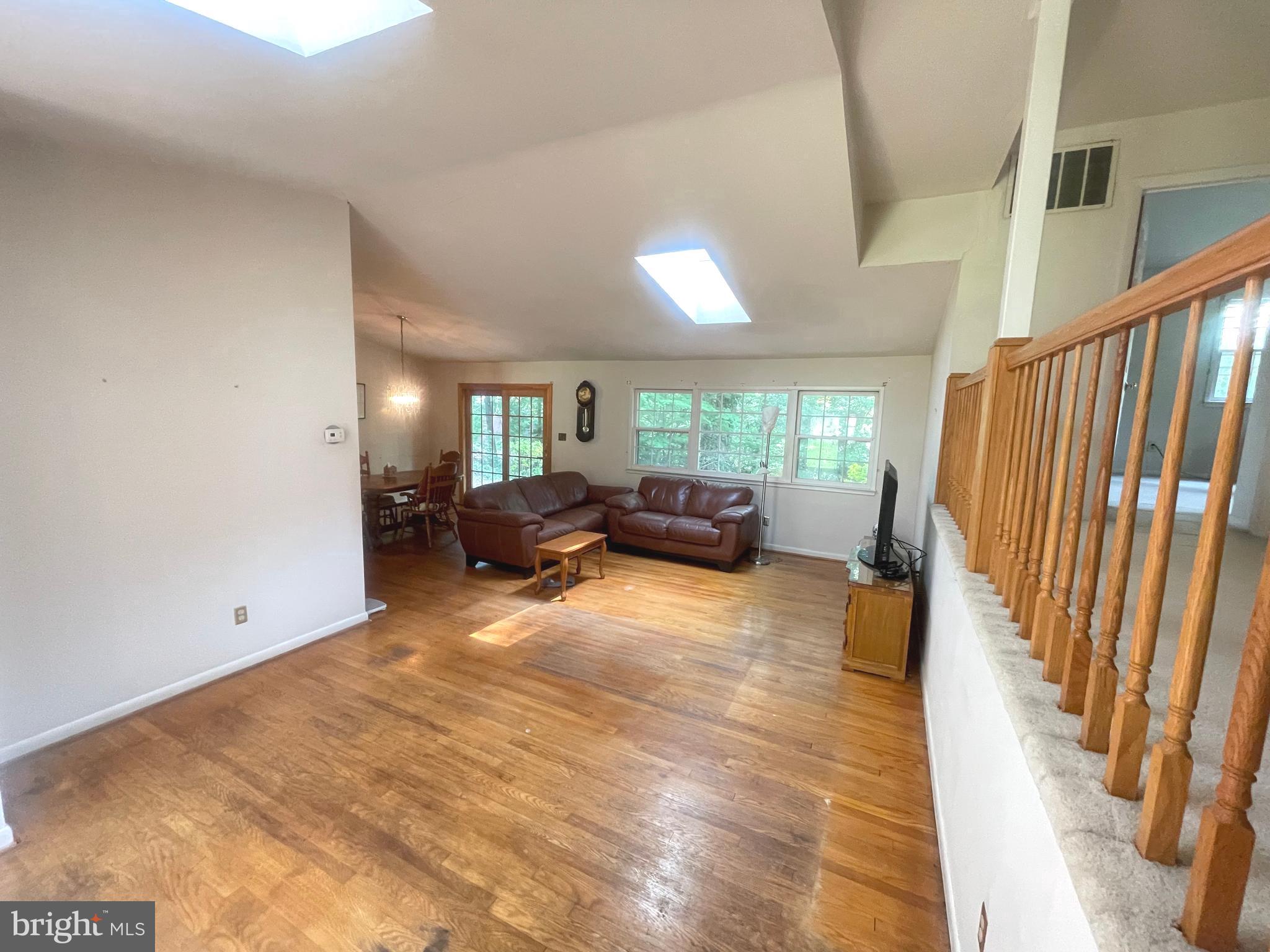 TALL OAKS - Residential