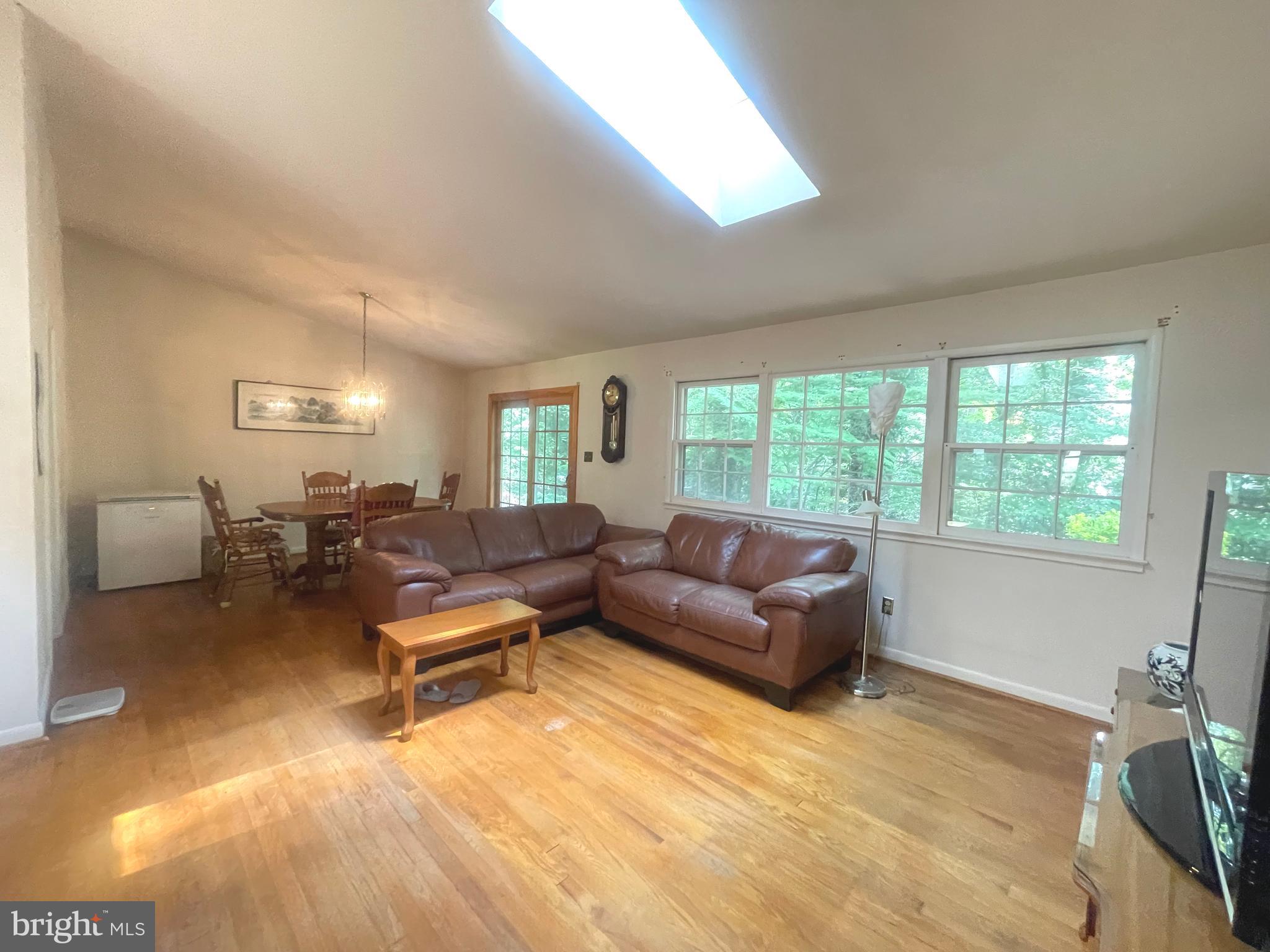 TALL OAKS - Residential