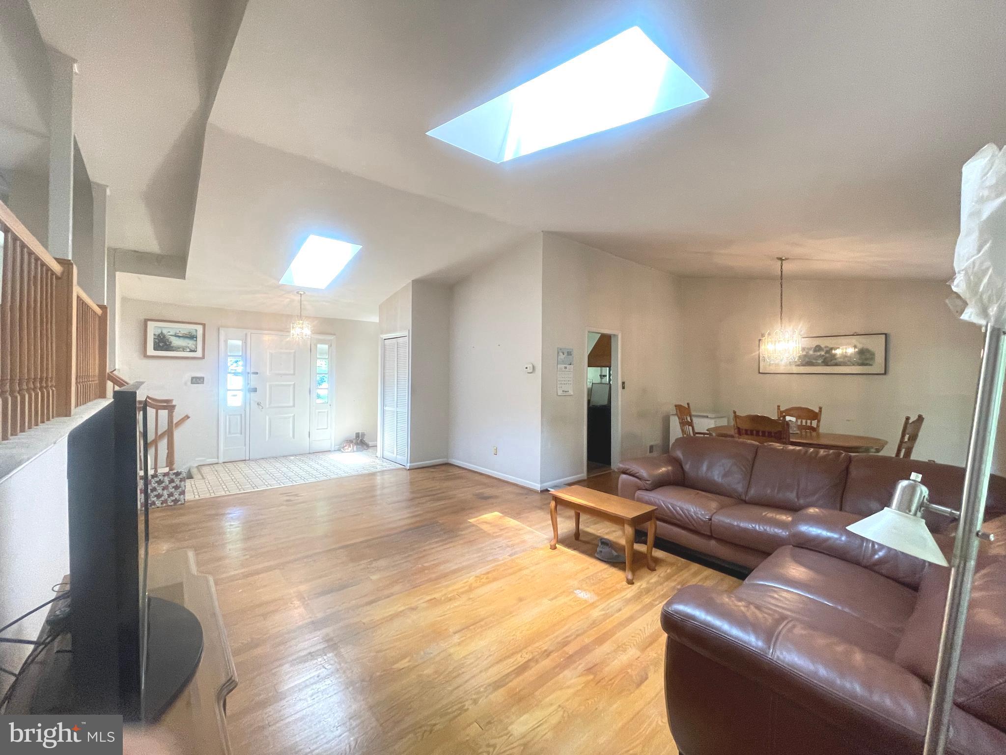 TALL OAKS - Residential