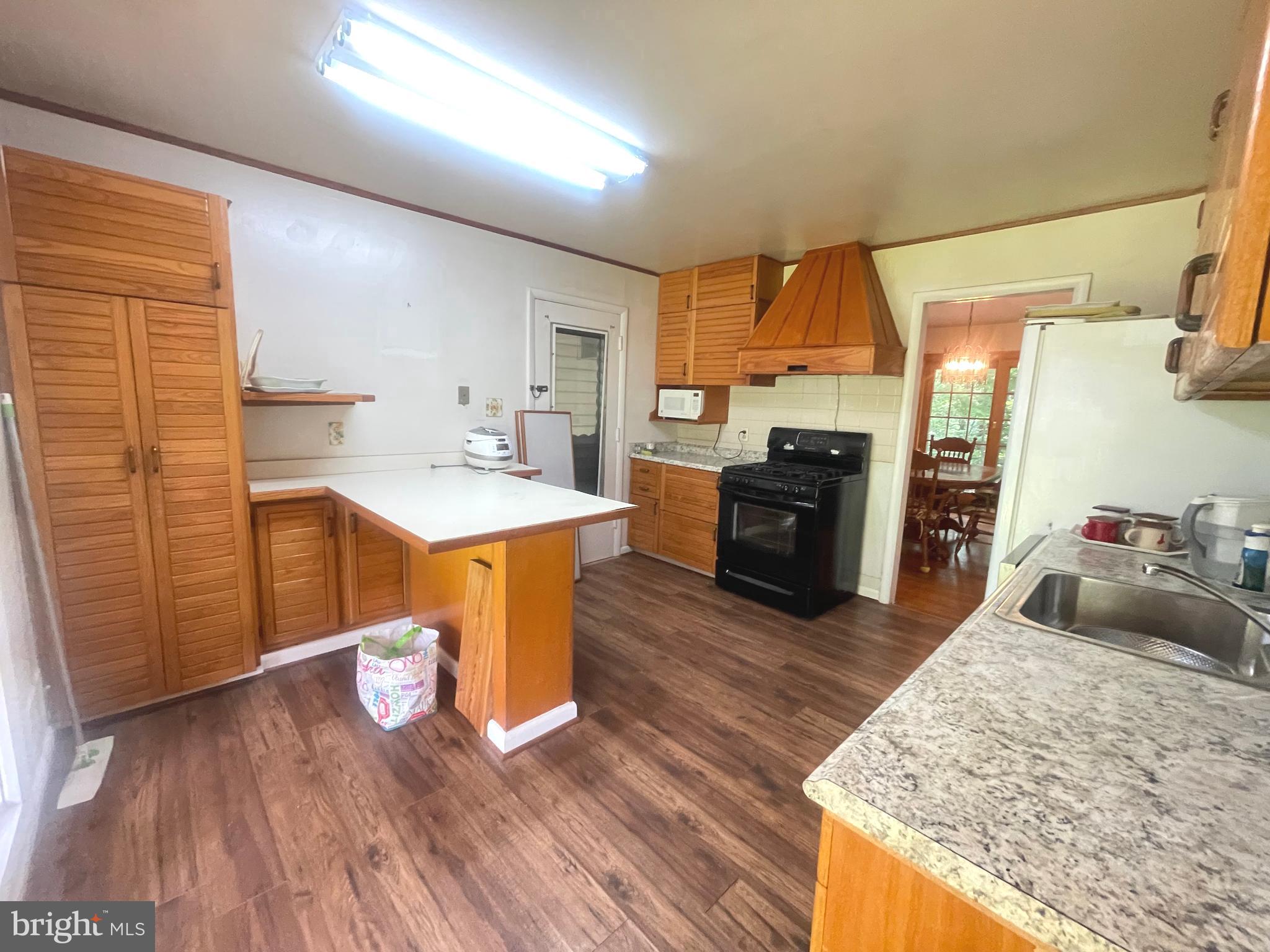 TALL OAKS - Residential