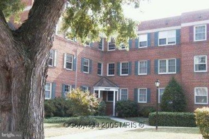 Wonderful 3rd floor - 2 bedroom unit in Rock Creek Gardens. Hardwood floors, built ins and wood fireplace in living room, renovated kitchen, 2 bedrooms and full bath. W/D in unit. Tenant pays electricity. 1 unassigned surface parking space (2-tandem spaces) per unit. Community pool and water included. Close to transportation and shopping. Available October 1st. Tenant pays move in fee.