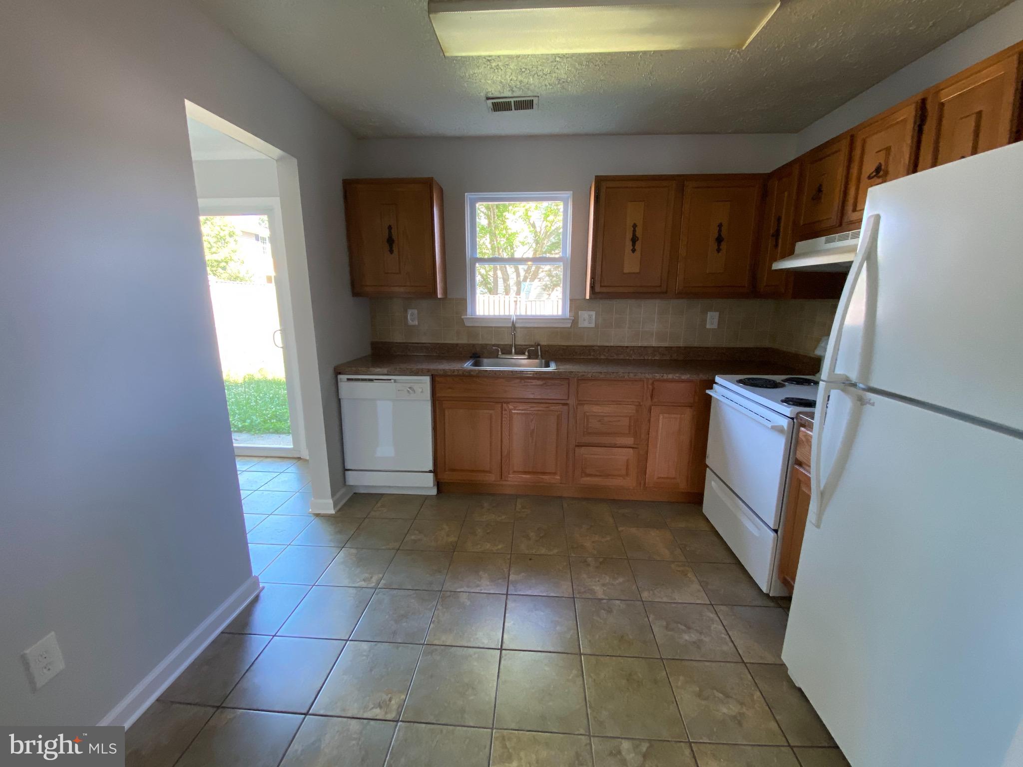 ST CHARLES LANCASTER - Residential Lease