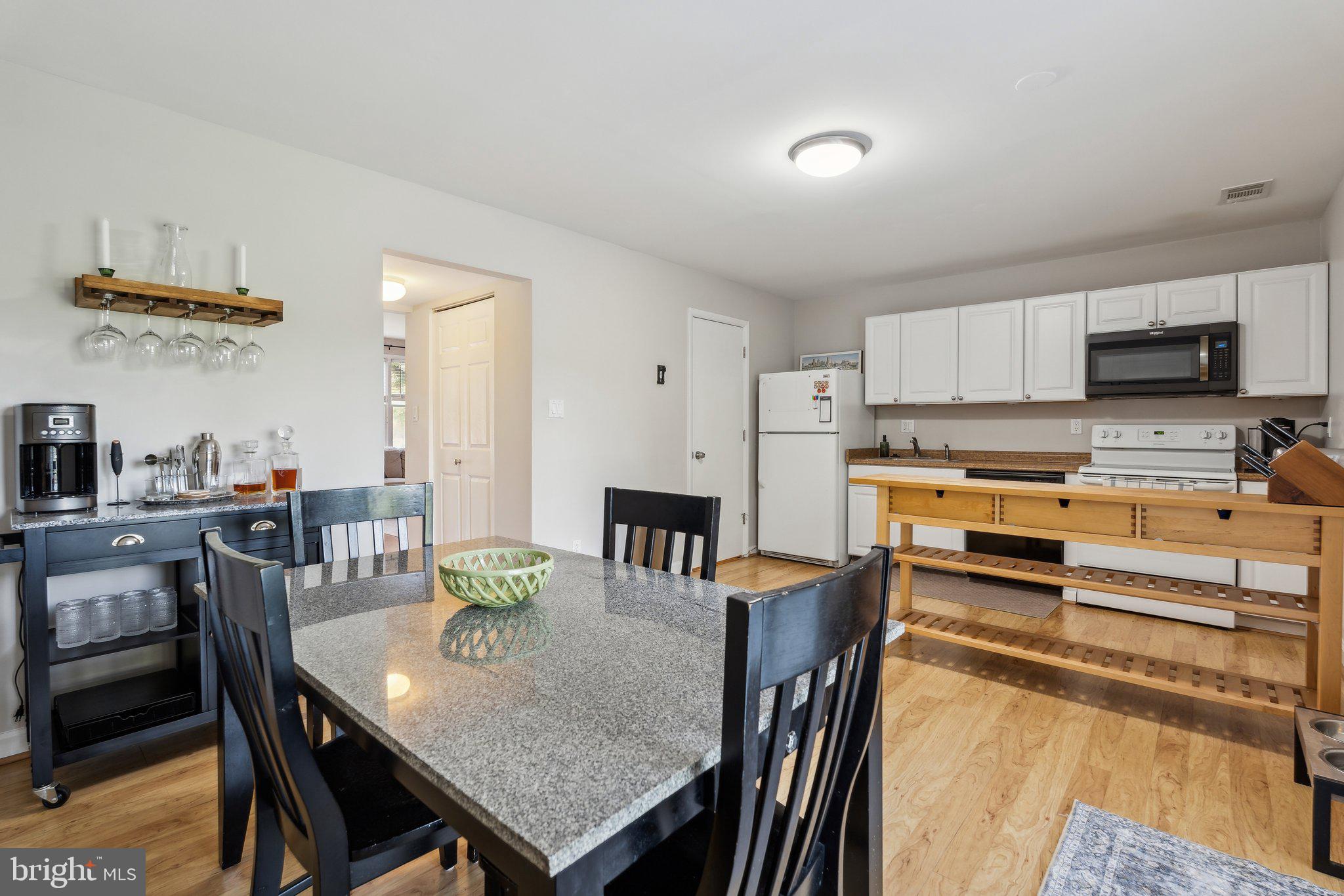 CHIPPENDALE - Residential