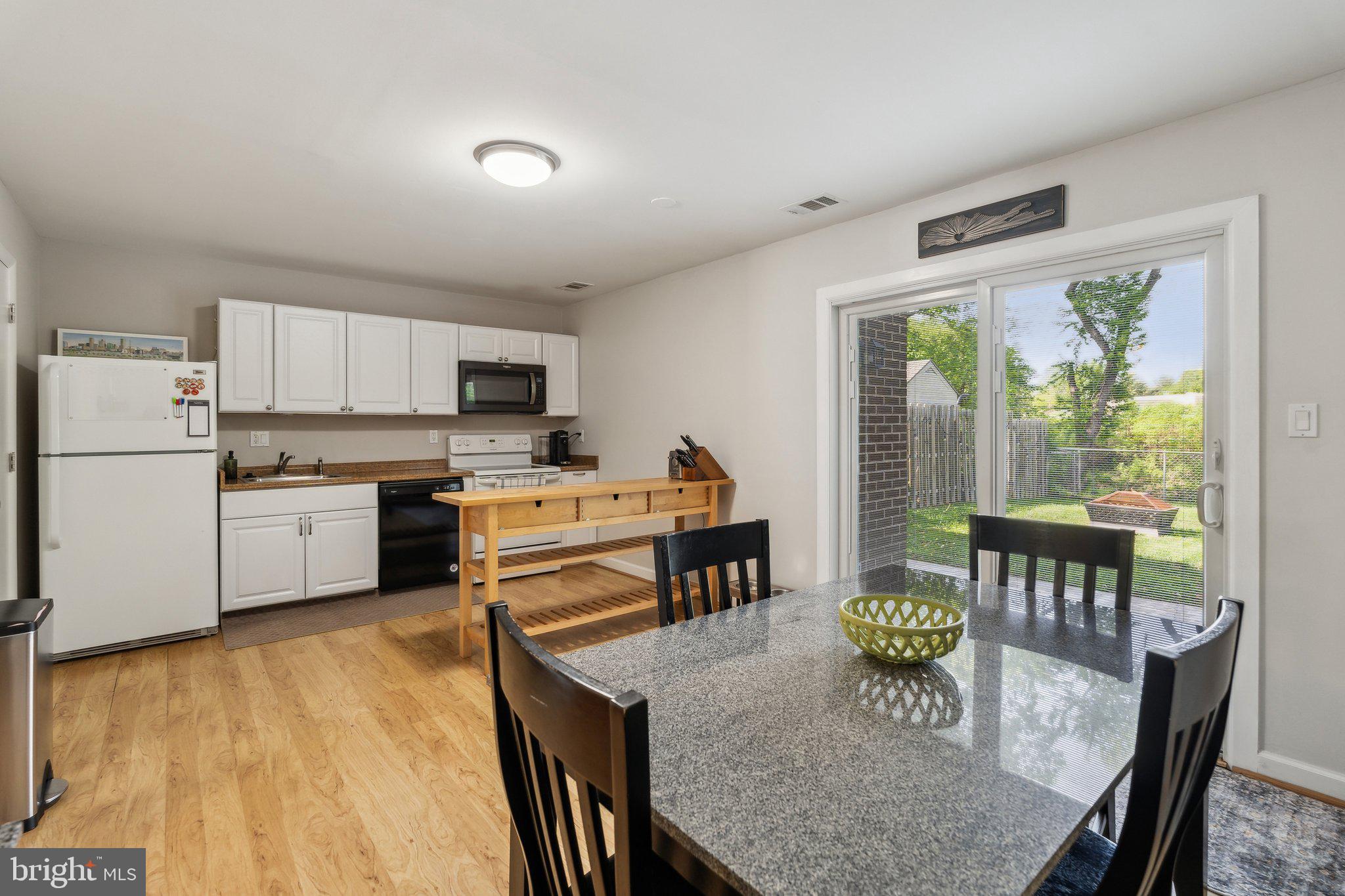 CHIPPENDALE - Residential