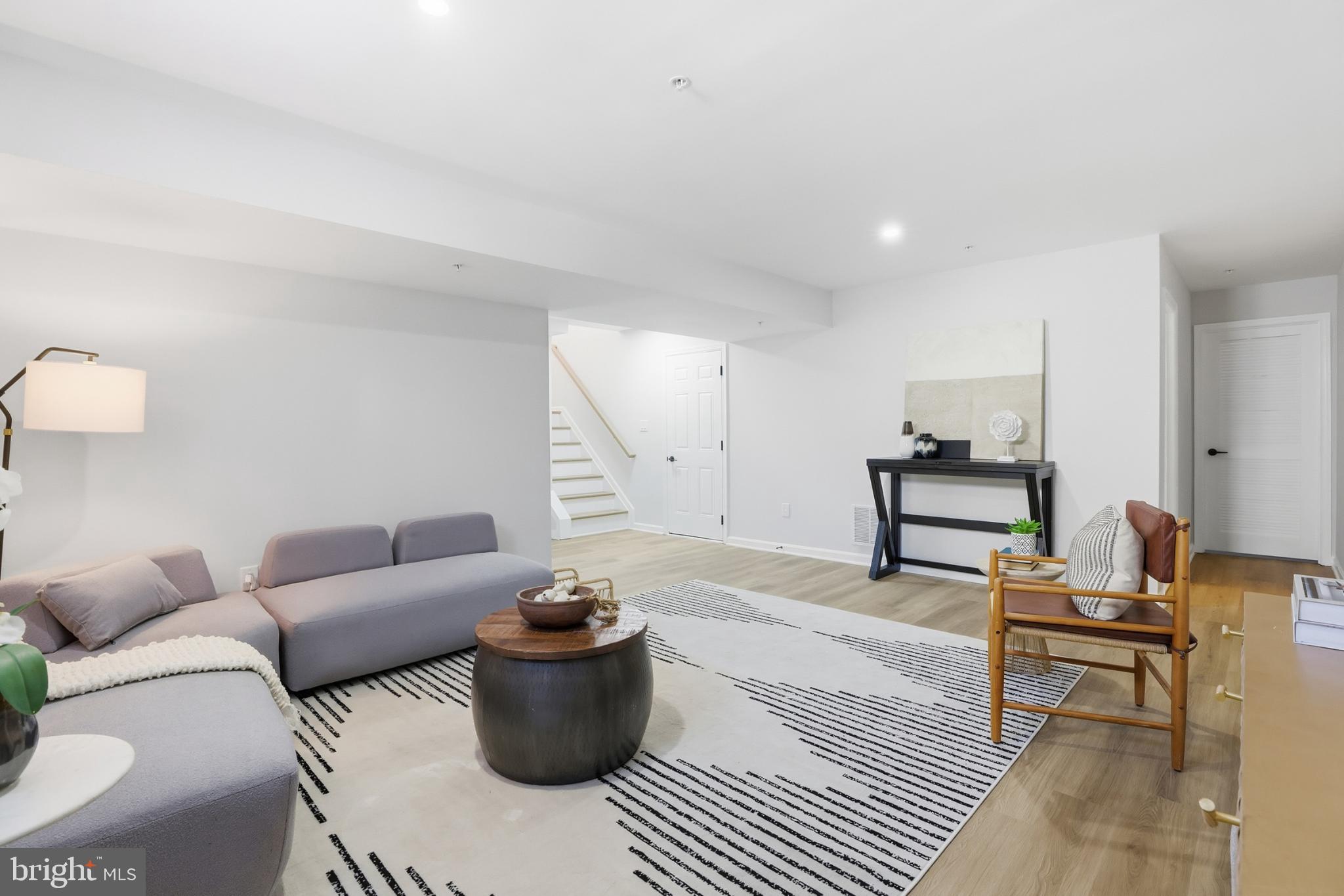 THOMPSON ESTATES - Residential