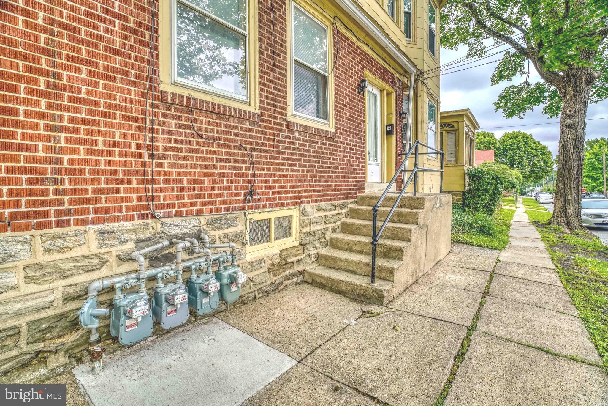 2nd floor large1 bed 1 bath (725 square feet)