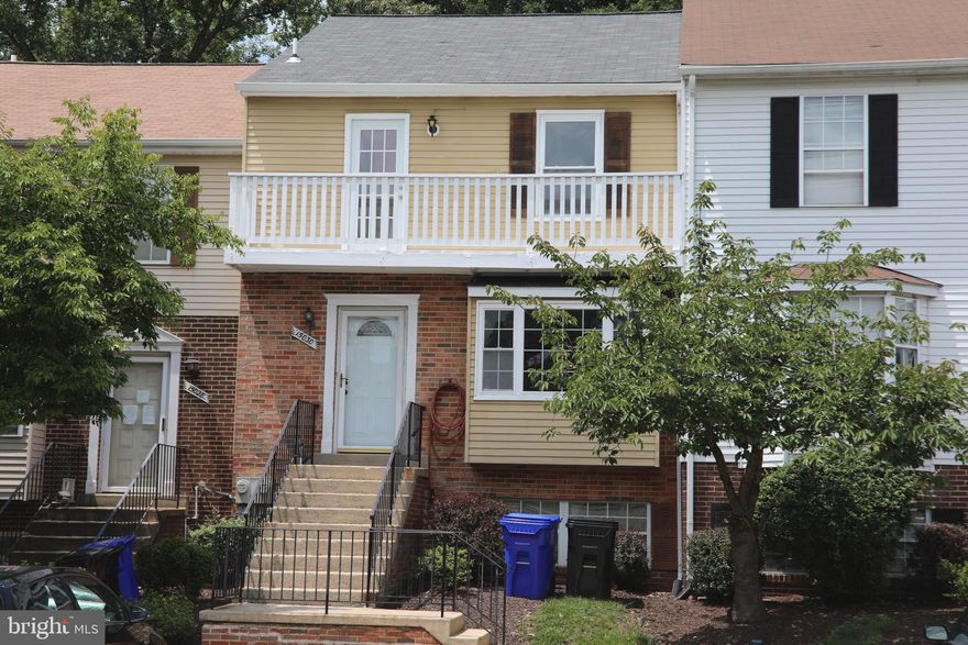 What a great find!  3 bedroom 2.5 b bath townhome condo in a great neighborhood.  Fresh paint and new flooring throughout. Master suite provides a full bath, plenty of closet space, and a balcony perfect for that morning cup of coffee.  
Main level offers living room, formal dining room, wood burning fireplace, spacious kitchen.
The deck overlooks the woods and fenced yard below.
Lower level laundry room and access to your patio and fenced yard.  

A great home, in a great neighborhood, you will not be disappointed.