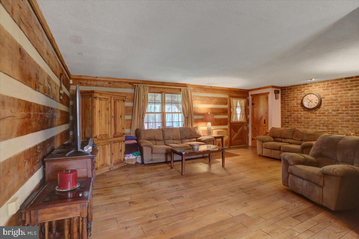 PINEBROOK - Residential