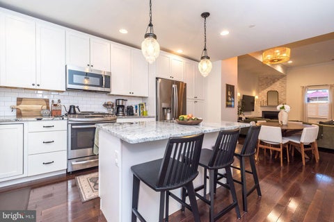 Townhouse For Sale - 212 Wood Street<br/> CONSHOHOCKEN, PA 19428