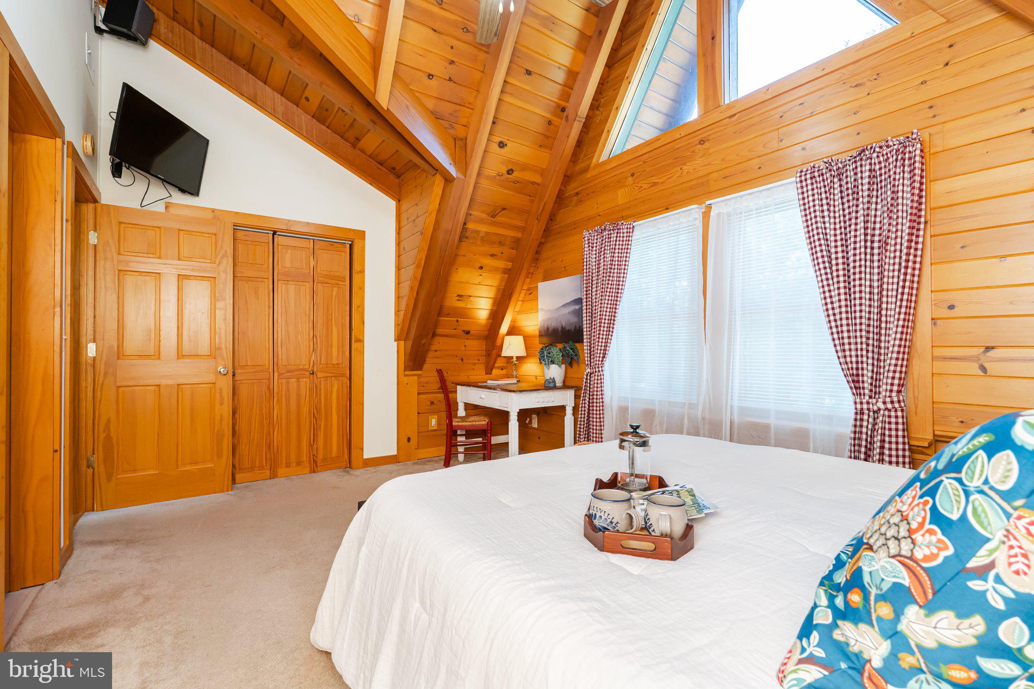 SLEEPY CREEK VIEW - Residential