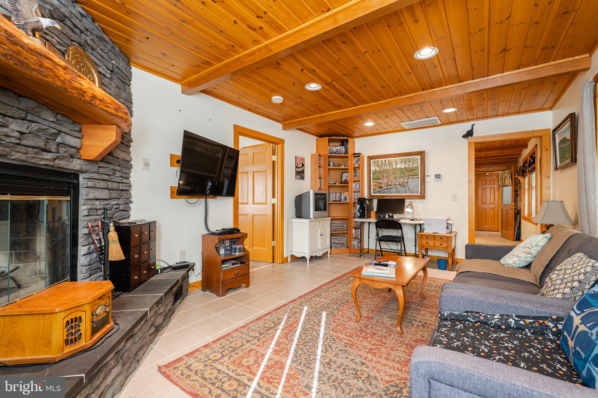 SLEEPY CREEK VIEW - Residential