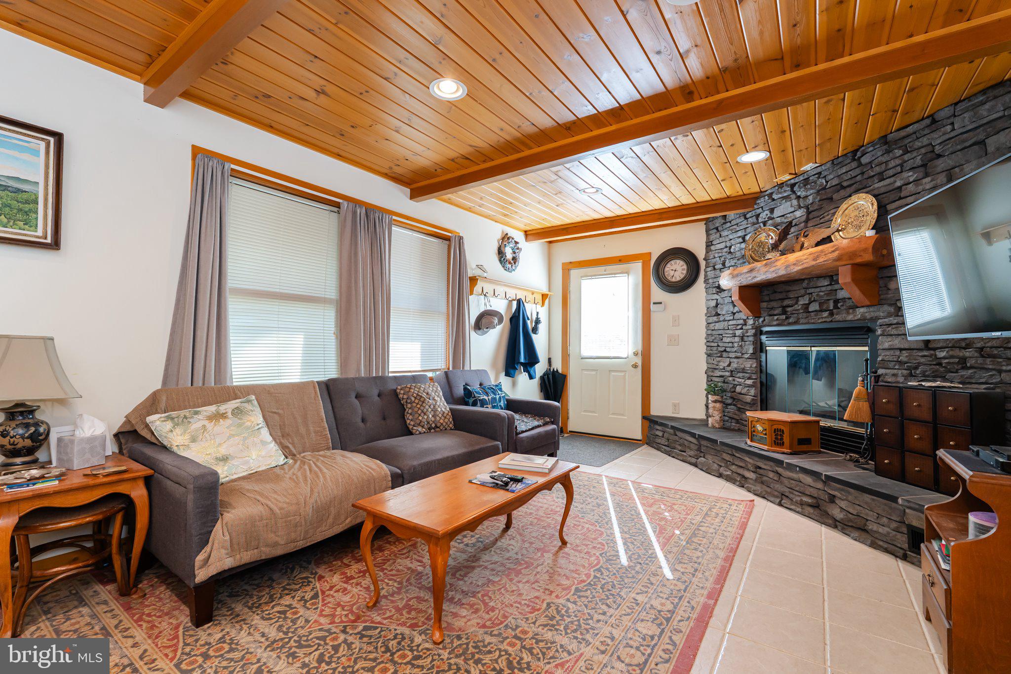 SLEEPY CREEK VIEW - Residential